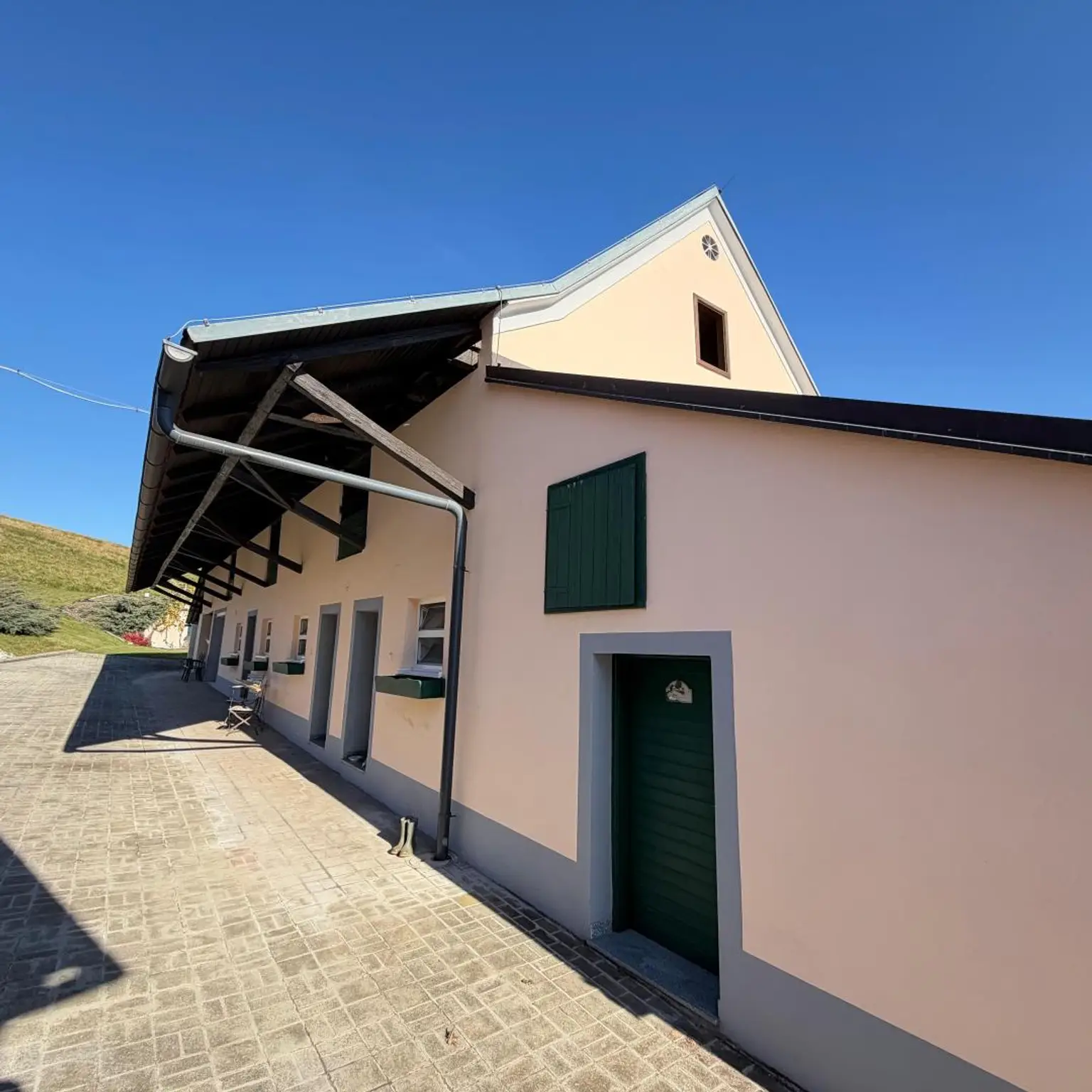 Wohnen in Aussichtslage mitten in der Natur auf  8 Ha. Grund, ehemalige Hofstelle!