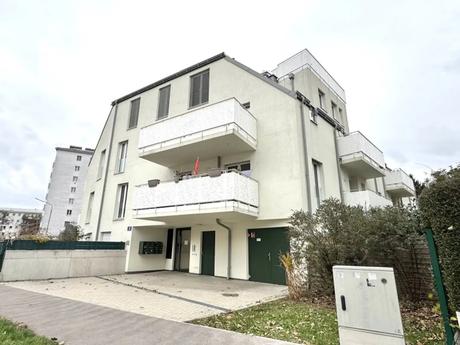 Hofseitiger Gartentraum mit großzügiger Außenfläche - in 10 Minuten beim Donauzentrum - Verfügbar ab 03/2026