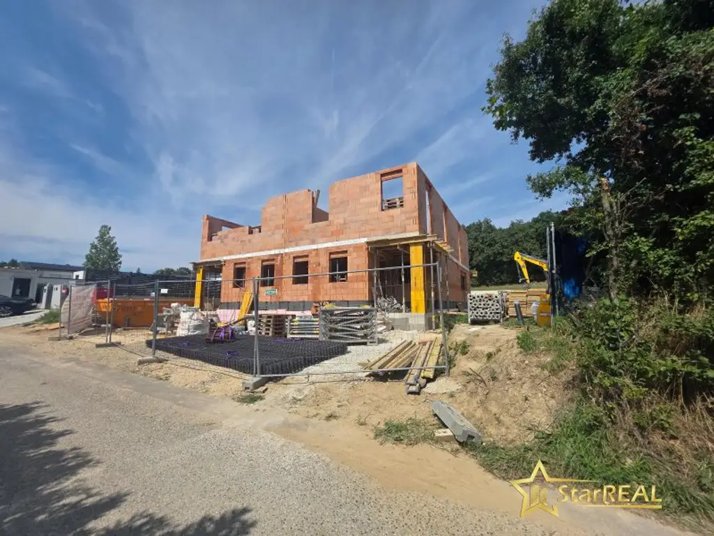 BAUBEGINN ERFOLGT! IDEAL FÜR FAMILIEN! 5-ZIMMER-ZIEGELHAUS MIT UNVERBAUBAREN AUSBLICK. MIT KELLER, BALKON, TERRASSE, CARPORT UND GROSSEM GARTEN.