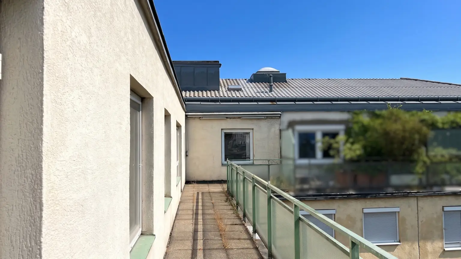 Terrasse (Himmel KI bearbeitet)