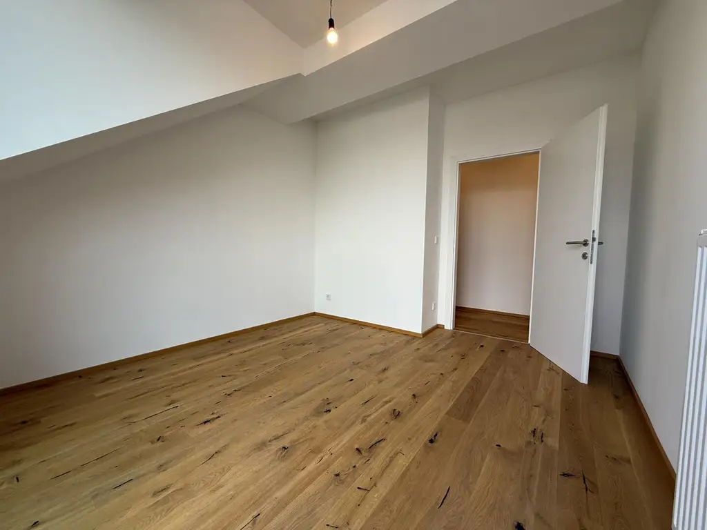 Erstbezug: Moderne Dachgeschosswohnung mit Balkon und Lift in begehrter Lage nahe dem Lendplatz K6/11