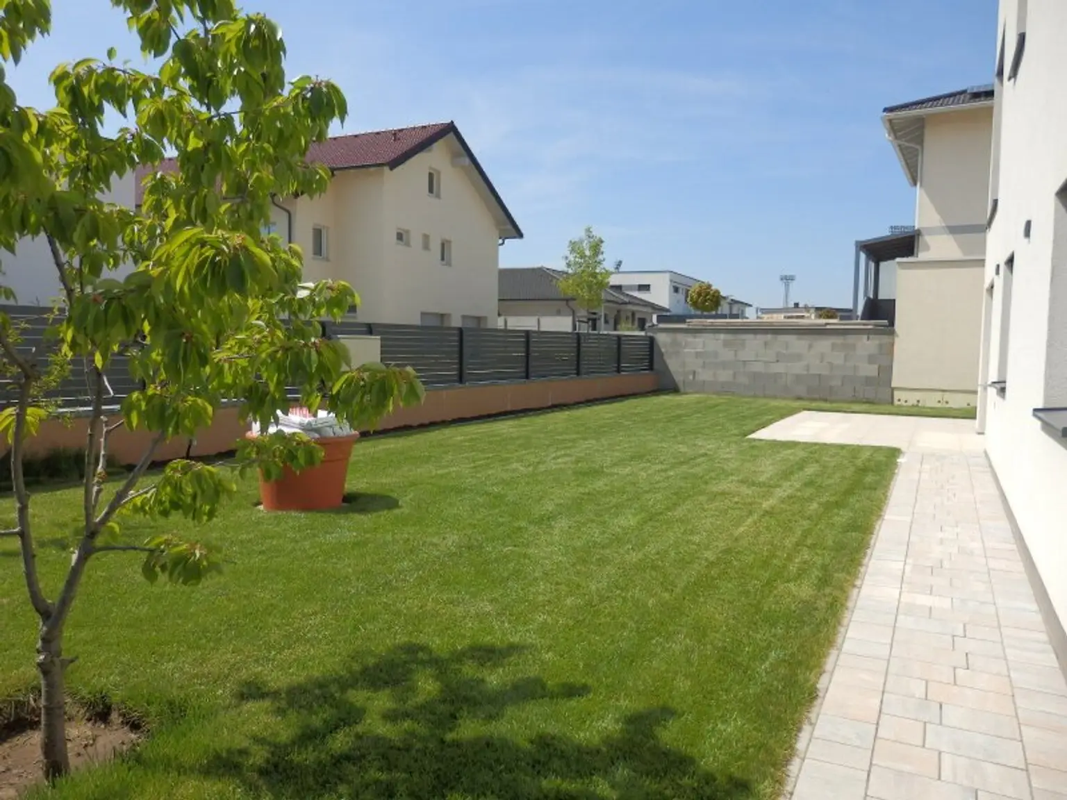 Topmodernes ZWEITBEZUGHAUS, 5 Zimmer, Garten, Stellplatz !!