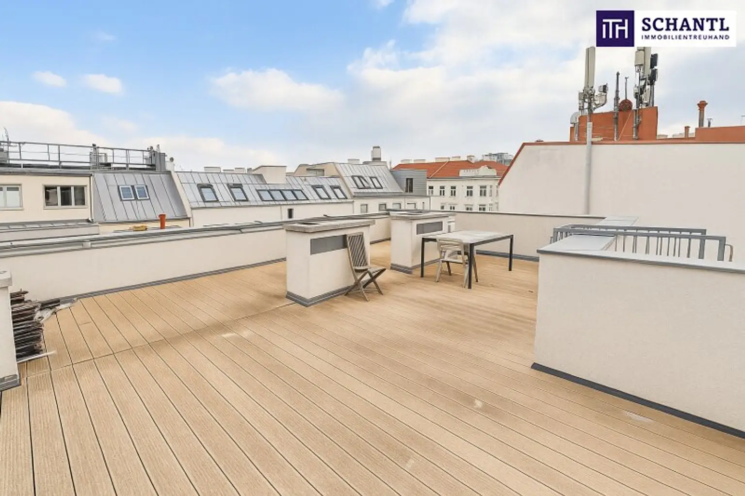 Exklusives Design-Loft mit einer Dachterrasse, Klimaanlage & Weitblick in Ruhelage