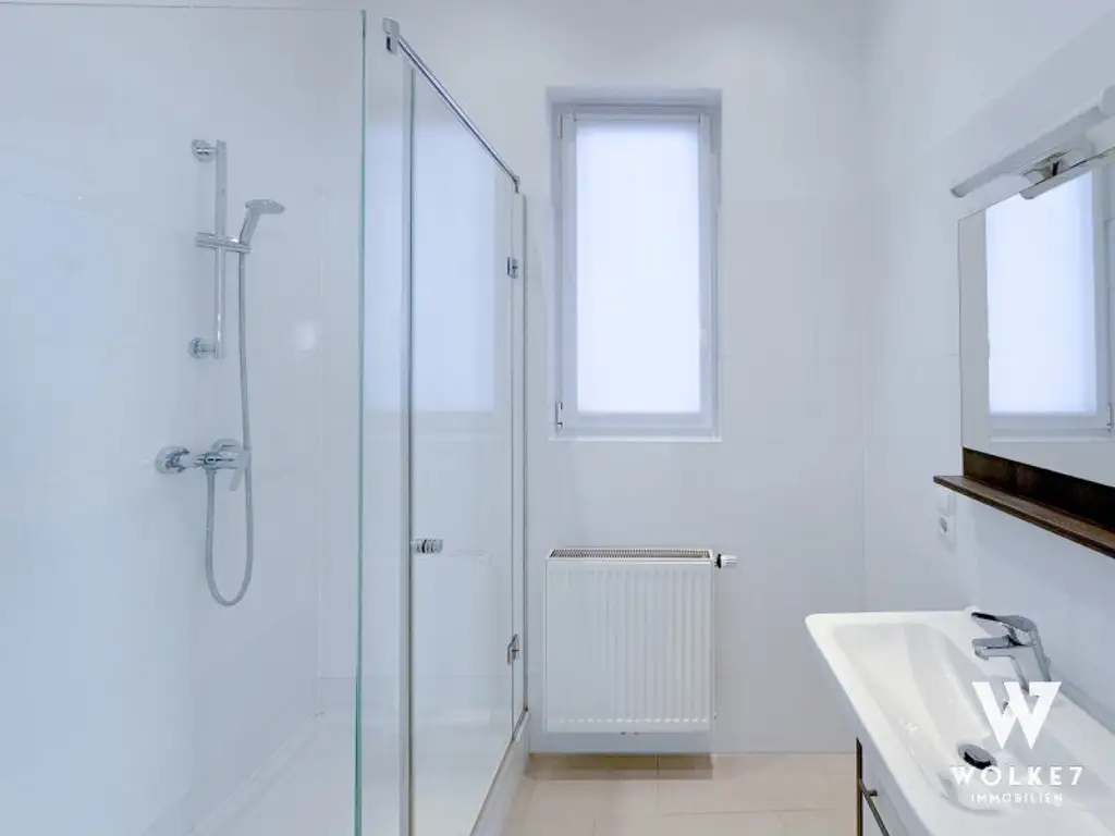 Lichtdurchflutete 2-Zimmer-Altbauwohnung mit Balkon ins Grüne – Innenhof-Ruhelage | U3 Johnstraße | Lift vorhanden