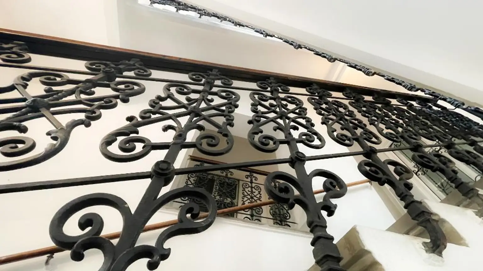 3 Zimmer mit Balkon, komplett neues Bad und WC