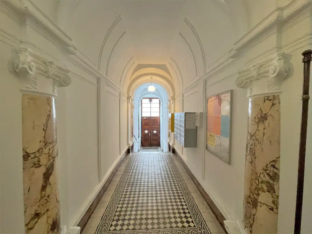 TOPLAGE - NÄHE AUGARTEN | PERFEKTE 5 ZIMMER | TRAUMHAFTER ALTBAU | U-BAHN NÄHE