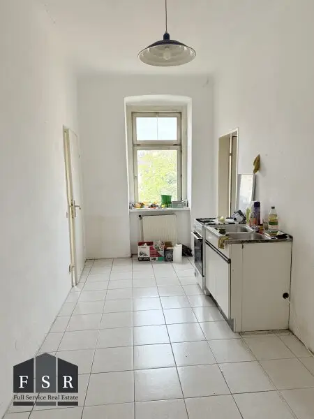 Lichtdurchflutete 4,5 Zimmer Wohnung - SANIERUNGSBEDÜRFTIG & BALKONANBAU möglich