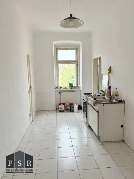 Lichtdurchflutete 4,5 Zimmer Wohnung - SANIERUNGSBEDÜRFTIG & BALKONANBAU möglich