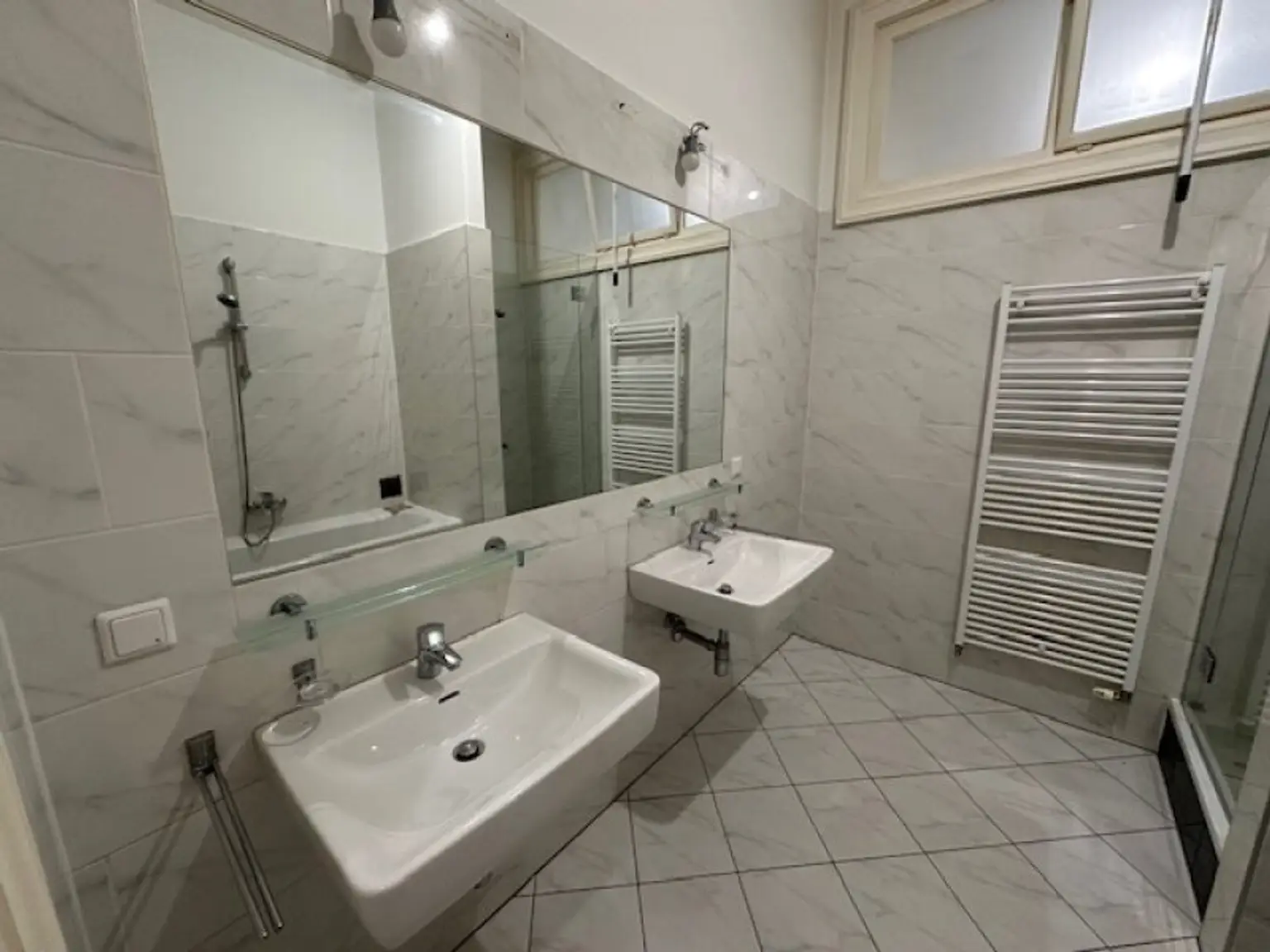 Großzügige Altbauwohnung im Herzen des 2. Bezirks!