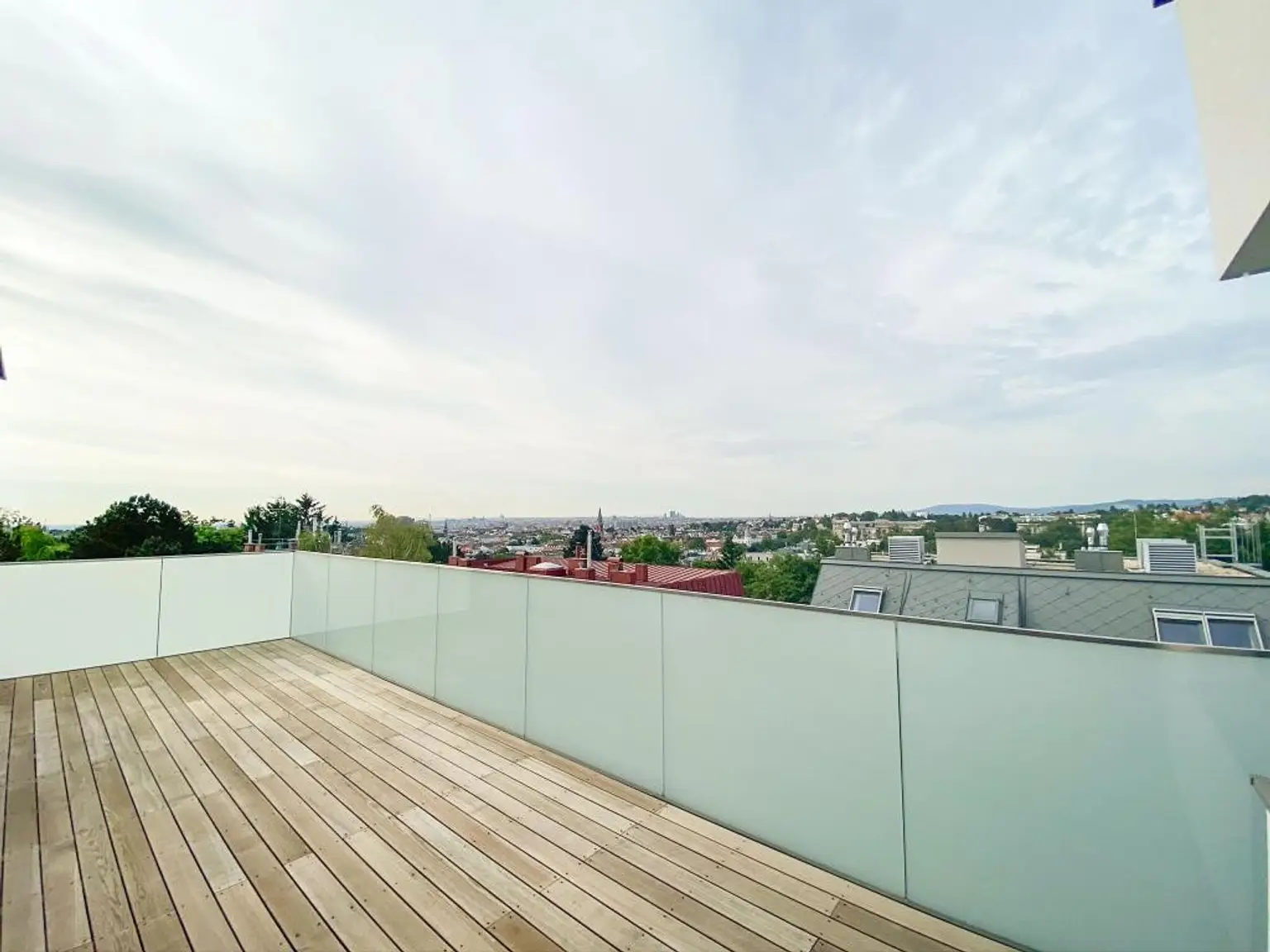 Penthouse mit Weitblick für gehobene Ansprüche // Pentzhouse with views for high demands //