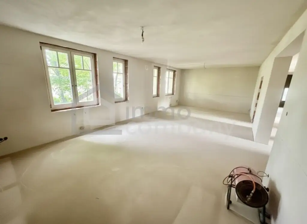 Luxuriöse Villa in Hamuliakovo: 600m², 14 Zimmer, Erstbezug mit Stadt- und Grünblick!