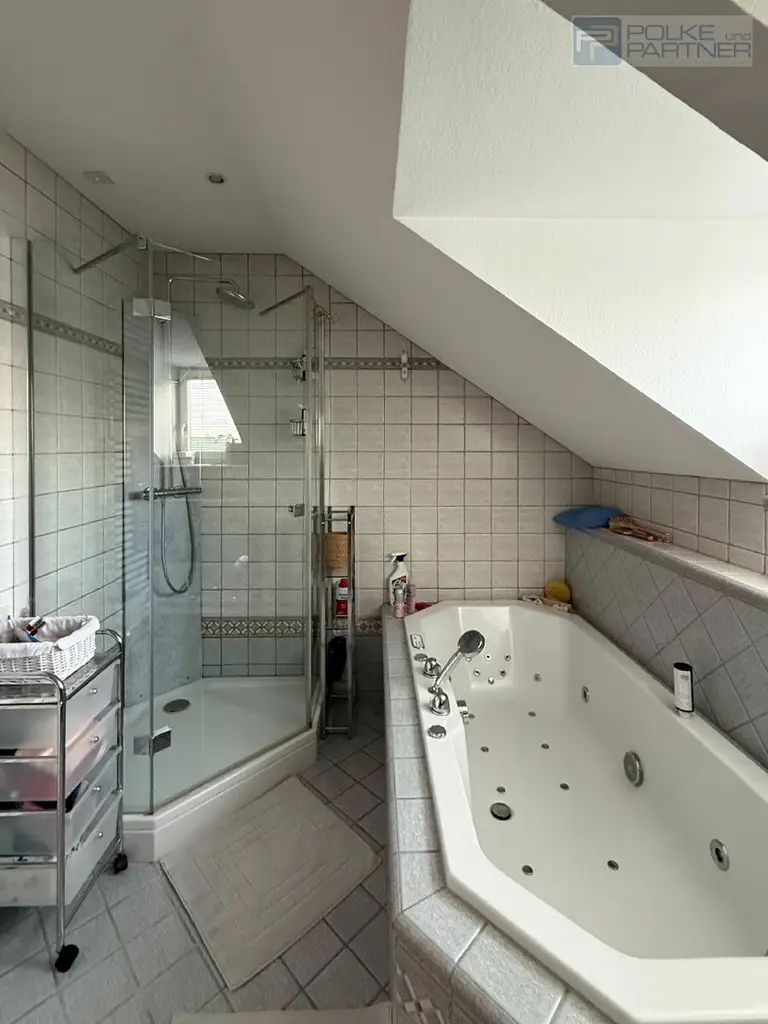 GARTENPARADIES   -  9.000 M² - 
LANDHAUS IN PARKLANDSCHAFT  
NUR 30 MINUTEN VON WIEN