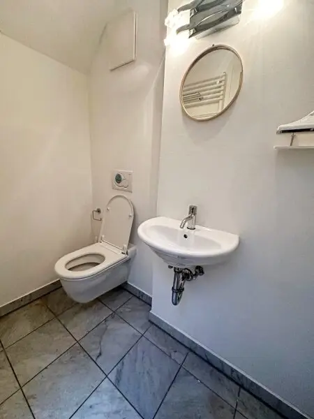 STAATSOPER-BLICK, klimatisiertes 110 m2 Dachgeschoss mit 20 m2 Terrasse, 3 Zimmer, Extraküche, 2 Bäder, Möblierung möglich