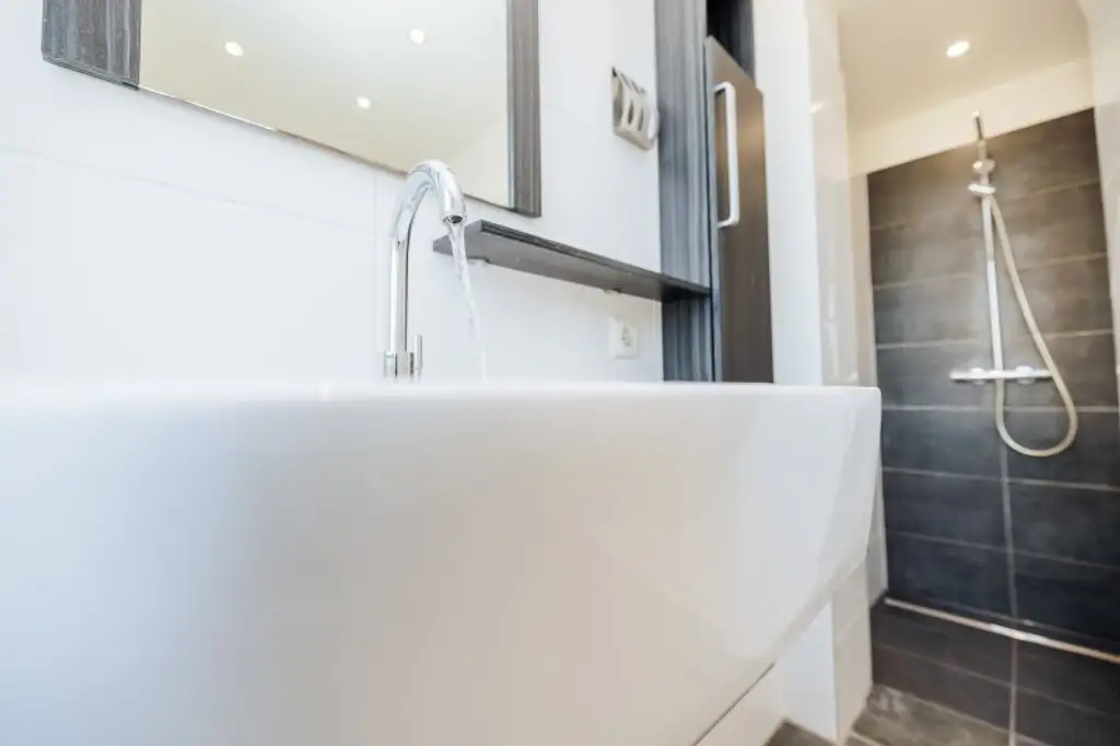 KEINE PROVISON I SONNIGE LOGGIA I KOMPLETT ERNEUERT I 3-ZIMMER-DOMIZIL I BESTE LAGE BEIM LEND I HELL & LUFTIG I RUHIGES WOHNEN I TIERFREUNDLICHES ZUHAUSE I PROJEKT WOHNEN I