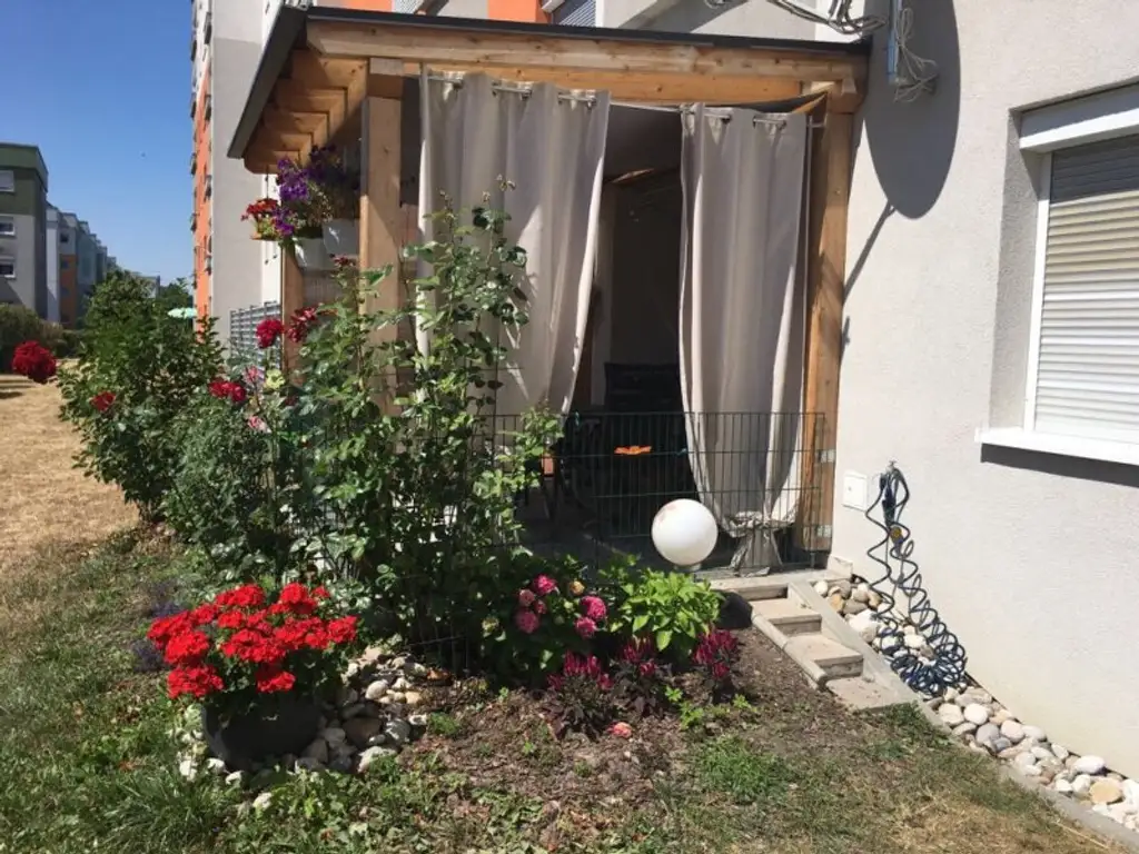 Traumwohnung  im EG in Wels mit Gartenfeeling, Loggia & Tiefgarage, sofort einziehen & wohlfühlen!