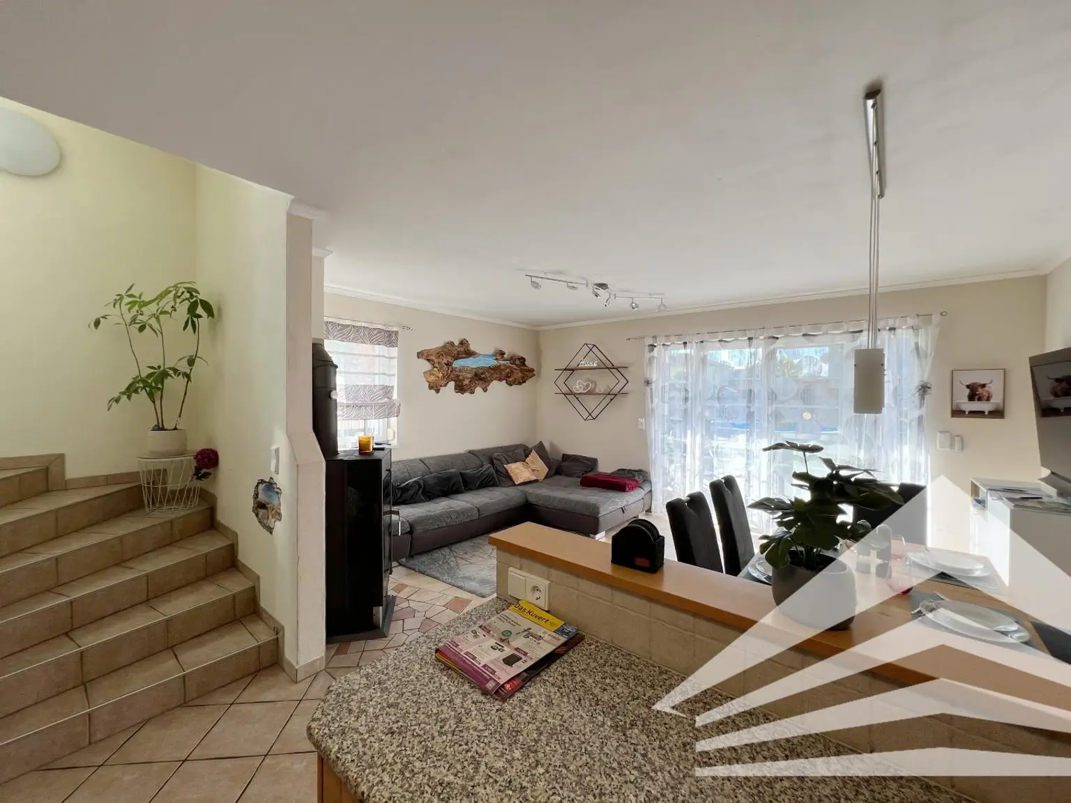 Großzügiges Eckreihenhaus mit Garten & Pool in toller Siedlungslage! 360° Rundgang online!