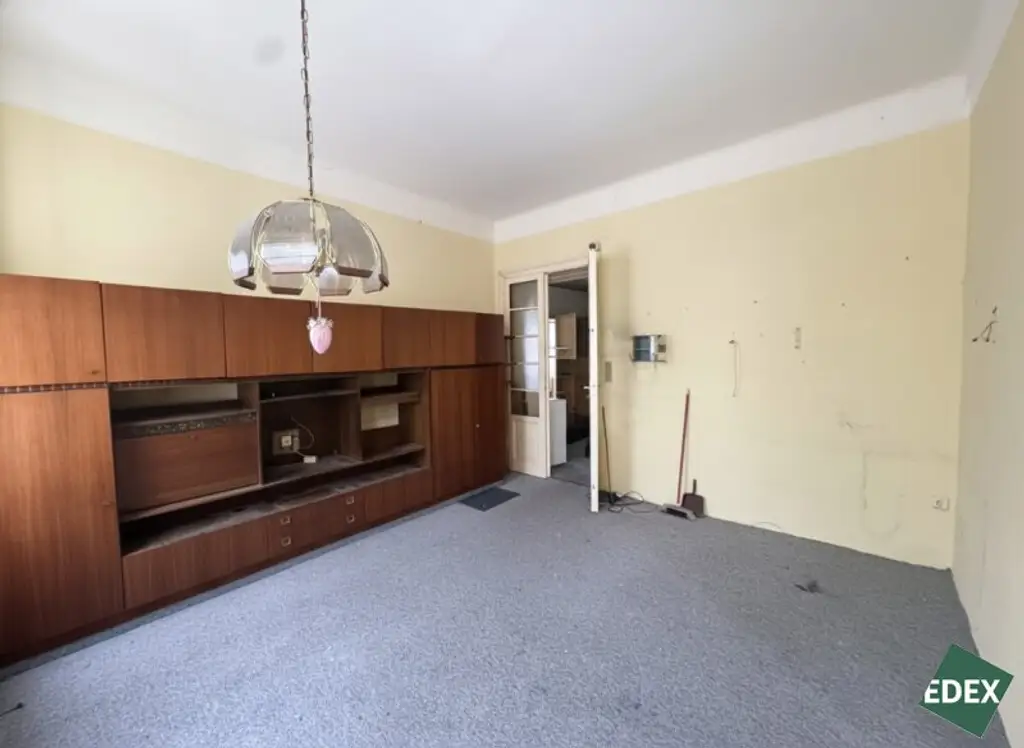 Wohnung mit Potential: Sanierungsbedürftige 2-Zimmer Wohnung nahe Augarten