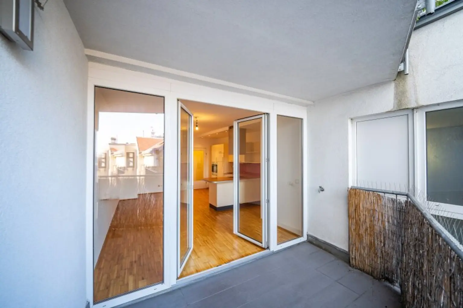 2-Zimmer-Wohnung mit Loggia auf der Mariahilfer Straße - bei U3/U6 Station Westbahnhof