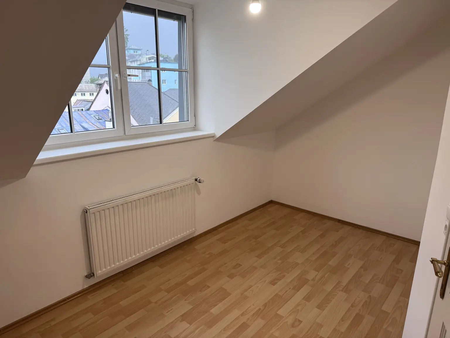 Exklusive Dachgeschosswohnung, großzügige Loggia und flexibler Ausbaufläche in bester Lage von Spittal an der Drau – Komfortables Wohnen mit moderner Ausstattung!