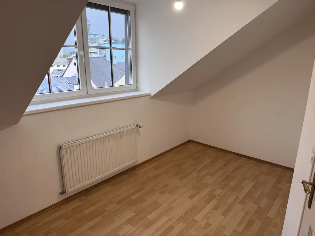 Exklusive Dachgeschosswohnung, großzügige Loggia und flexibler Ausbaufläche in bester Lage von Spittal an der Drau – Komfortables Wohnen mit moderner Ausstattung!