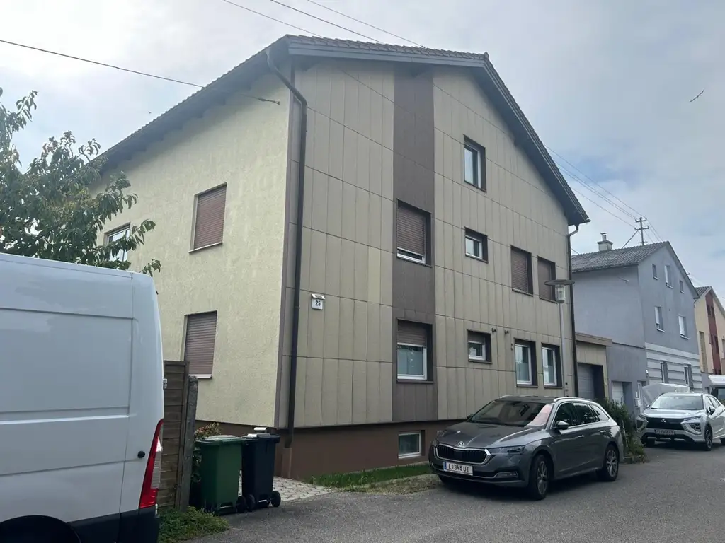 2 Familienhaus mit Pool und Outdoorküche/Poolhaus - Garage für 3 Autos -SOFORT VERFÜGBAR-DACHBODEN AUSBAUBAR