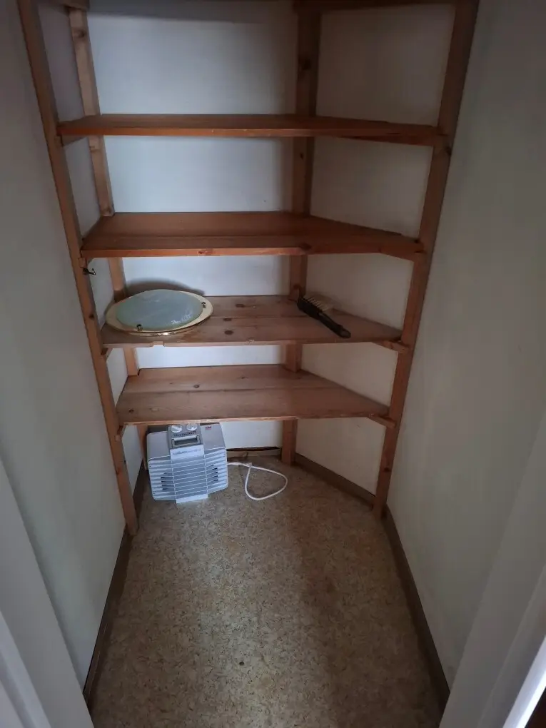 Teilrenovierte Kleinwohnung mit Küchenblock im Hochparterre in Mürzzuschlag zu mieten !