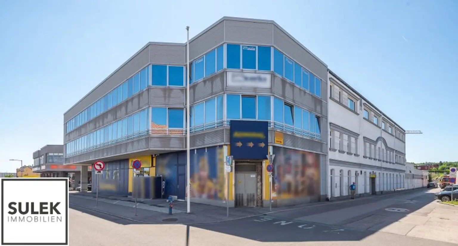 Grundstück mit vier Baukörpern - Büro-, Geschäfts- und Gewerbegebäude inkl. Parkplätzen in Vösendorf
