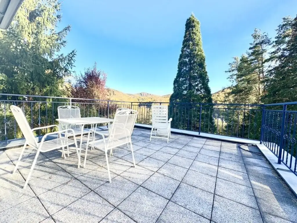 Beletage in Waldrandlage, große Terrasse, Gartennutzung, Carport, energieeffizient, Grünblick