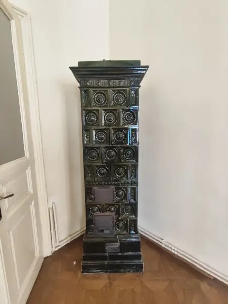 Hörlgasse! Großzügige Altbauwohnung zum selbst gestalten im 3. Liftstock in zentraler Citylage!