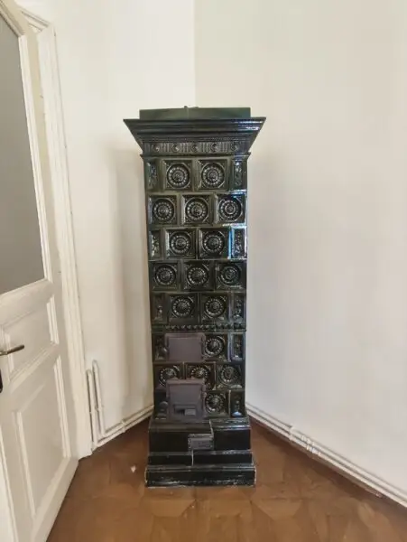 Hörlgasse! Großzügige Altbauwohnung zum selbst gestalten im 3. Liftstock in zentraler Citylage!