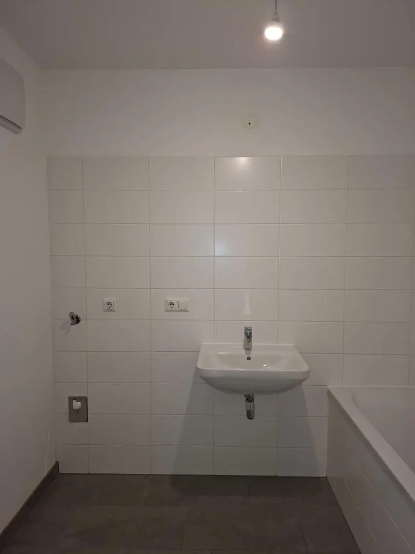 2-Zimmer-Wohnung mit Terrasse und Eigengarten und 2 Parkplätzen (1 x in Tiefgarage) zu vermieten