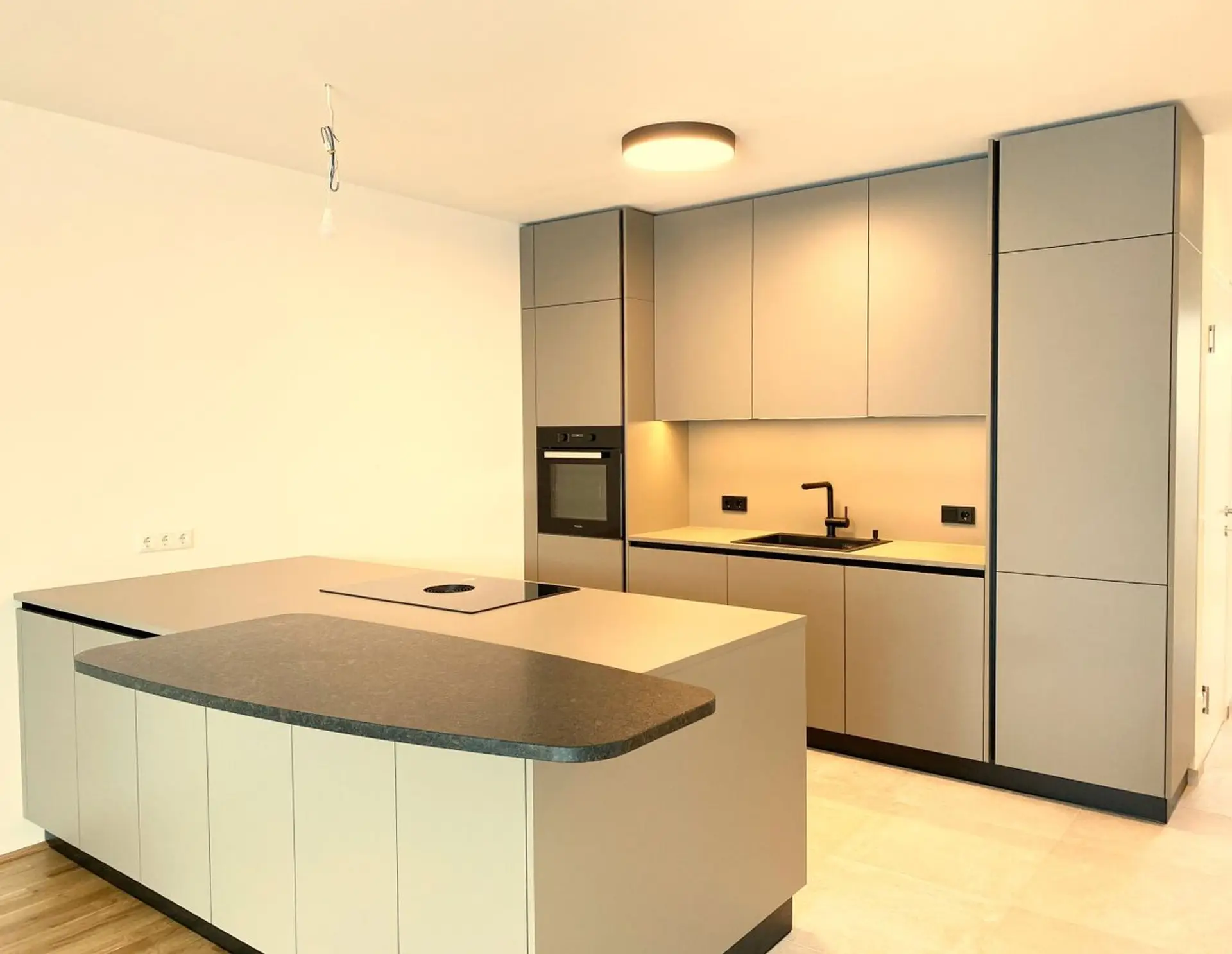 NEU - Sehr Exklusives Penthouse mit Sensationeller Terrasse Direkt im Zentrum