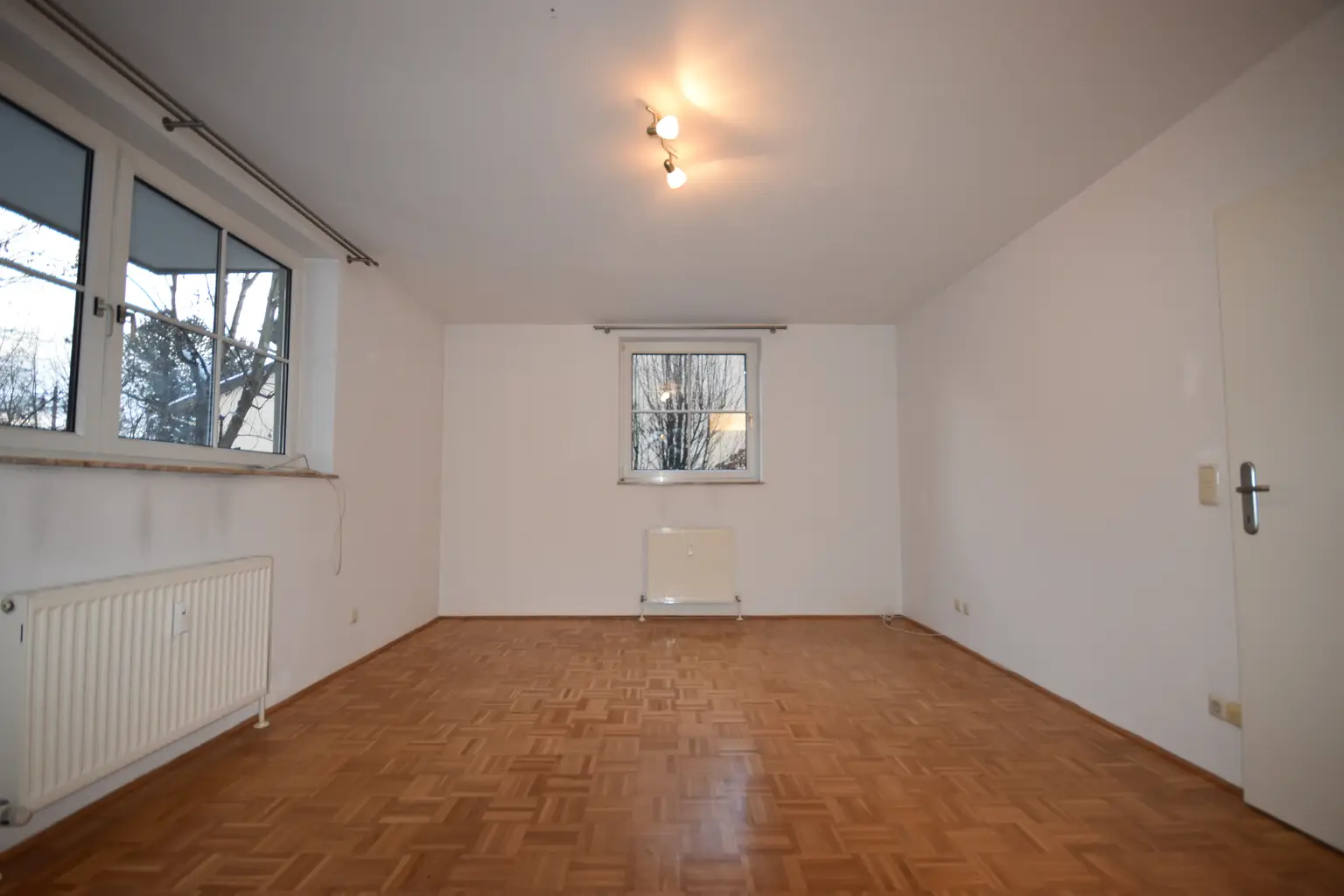 "AIGEN - Kleine gemütliche 2 Zimmer Wohnung mit Garten und PKW-Stellplatz"