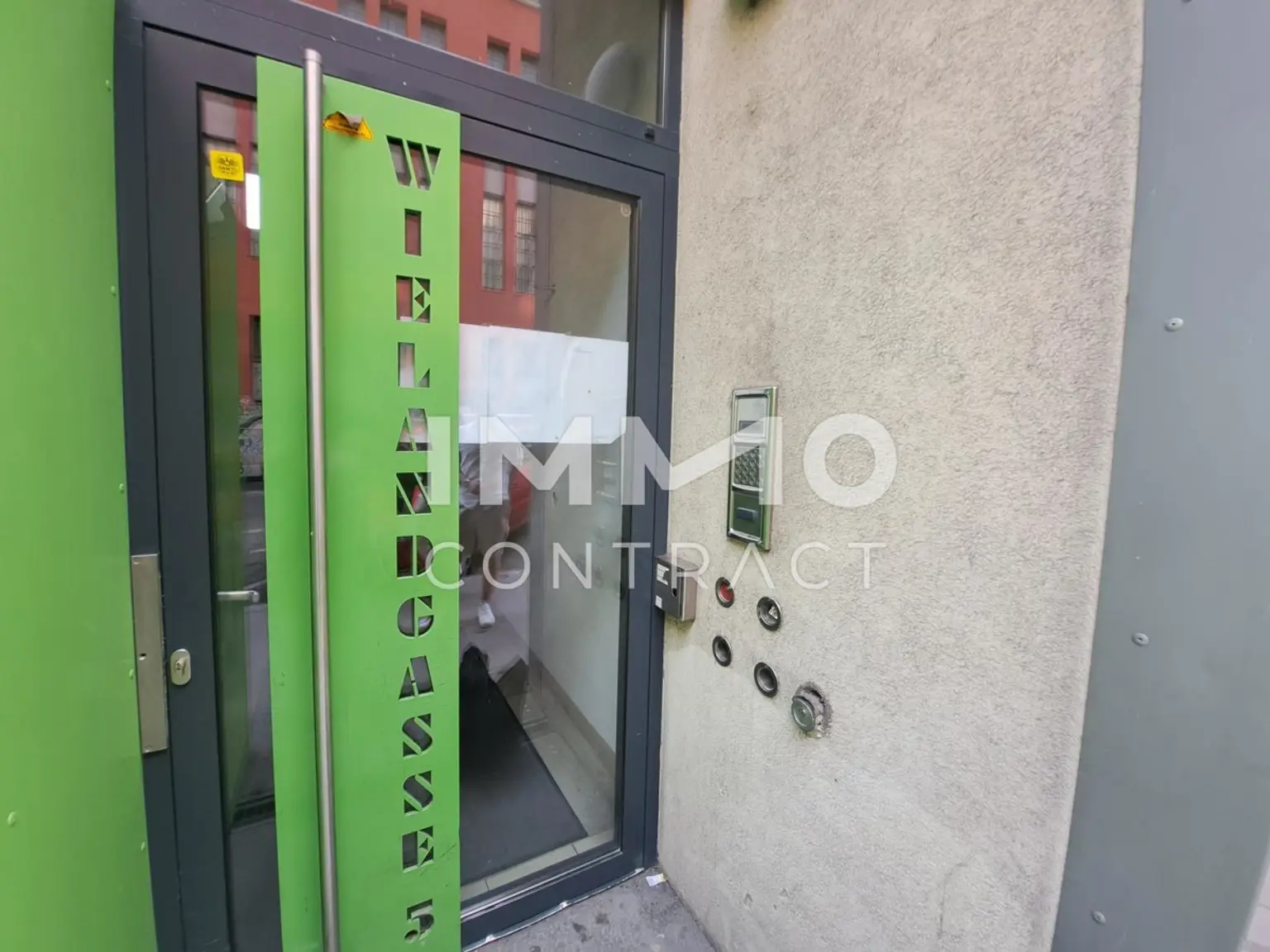 NUR SCHRIFTLICHE ANFRAGEN BITTE. 2-Zimmer-Wohnung mit Balkon in der Wielandgasse