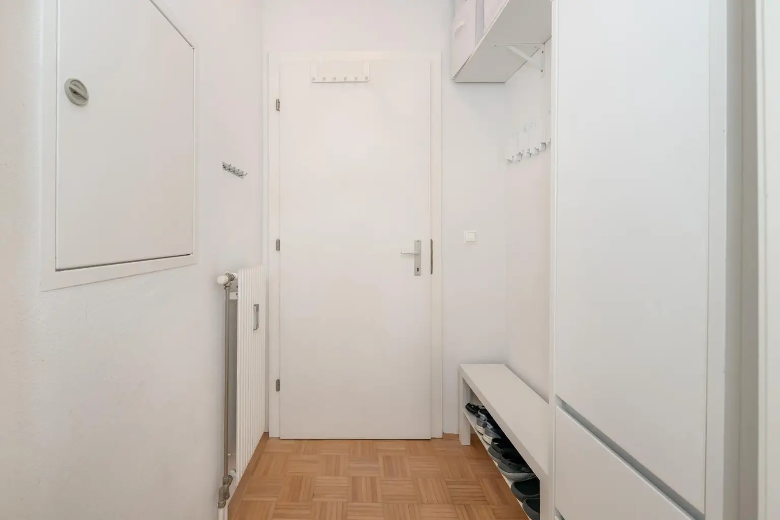 Praktischer Vorraum mit Garderobe