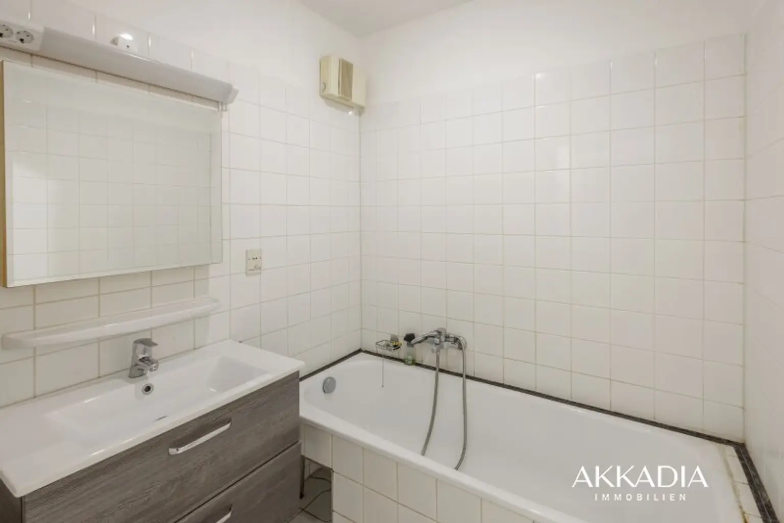 Ruhige 2-Zimmer-Wohnung mit Gartenblick und Garagenplatz