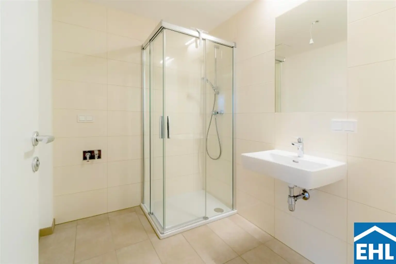 Wunderschöne 3- Zimmer Wohnung mit Terrasse direkt an den Donau- Auen!