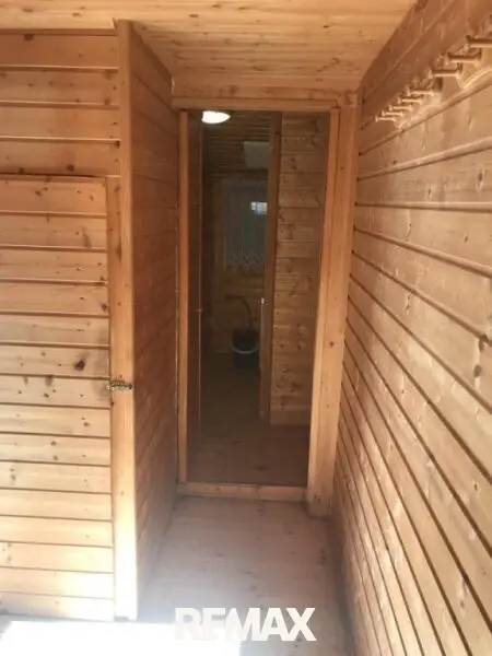 Vorzimmer mit Blick in das Badezimmer