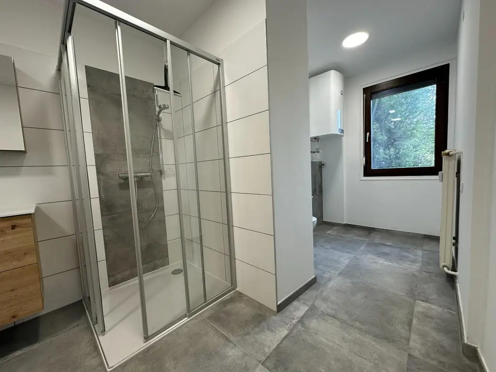 Altbauwohnung mit 4 Zimmer und Balkon