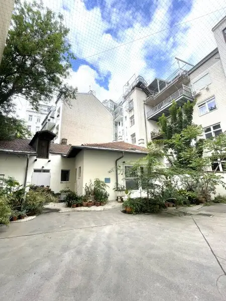 Stadt-Wohnung, 2-Zimmer, sanierungsbefürftig für 200.000 €