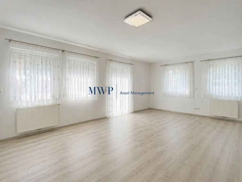 Freistehendes Einfamilienhaus mit 6-Zimmern plus Keller in Esslinger Ruhelage – diskret gelegen auf Eigengrund