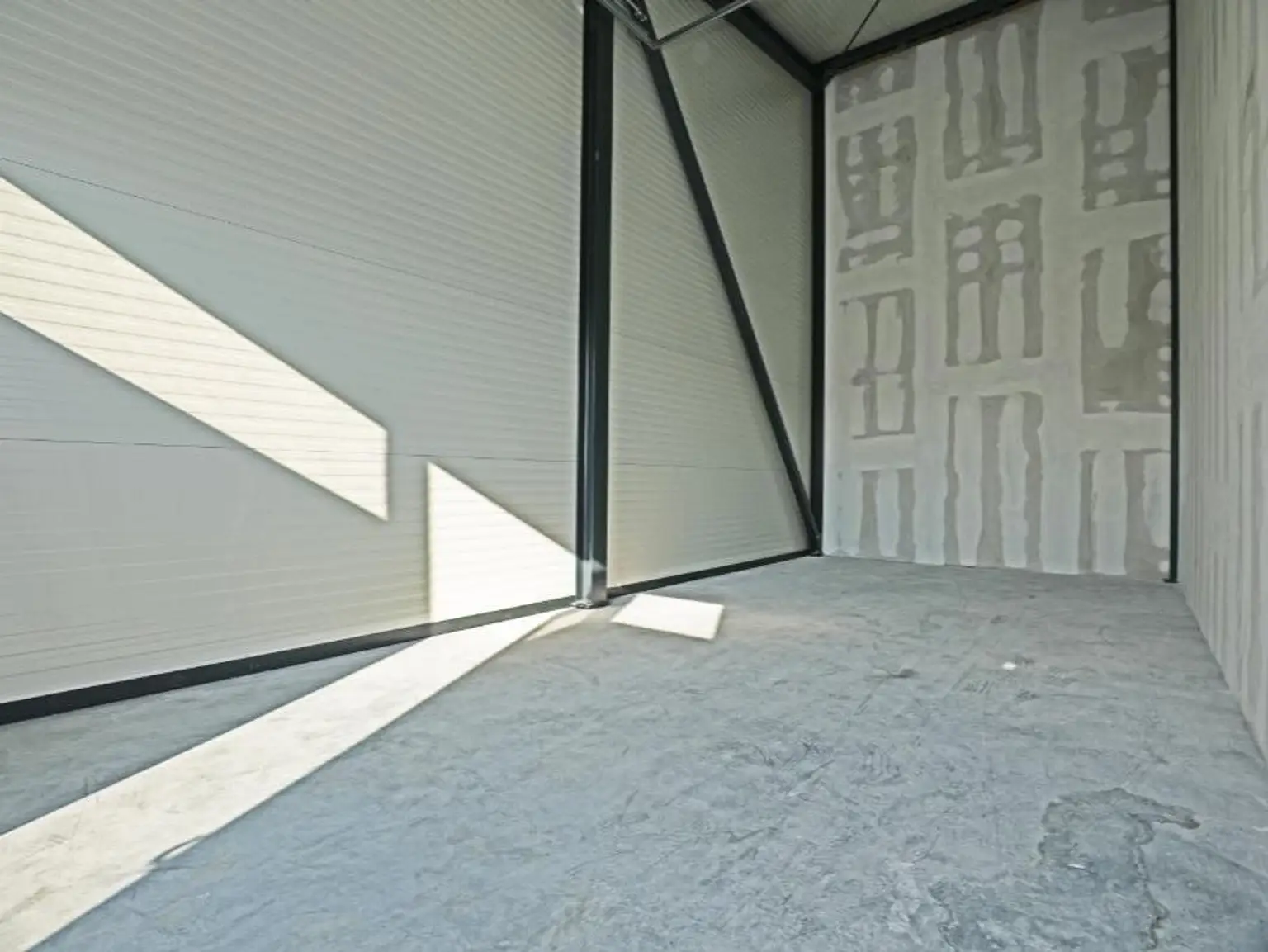 Garage, bzw. Lager ab September zu vermieten