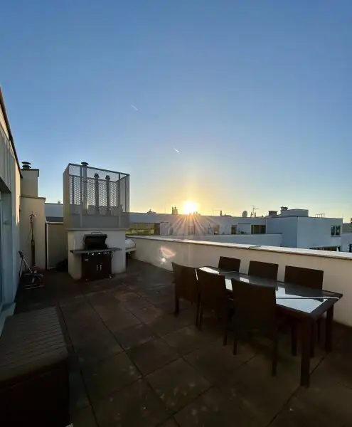 Einzigartige Dachgeschosswohnung mit Traum-Ausblick auf den Kahlenberg!