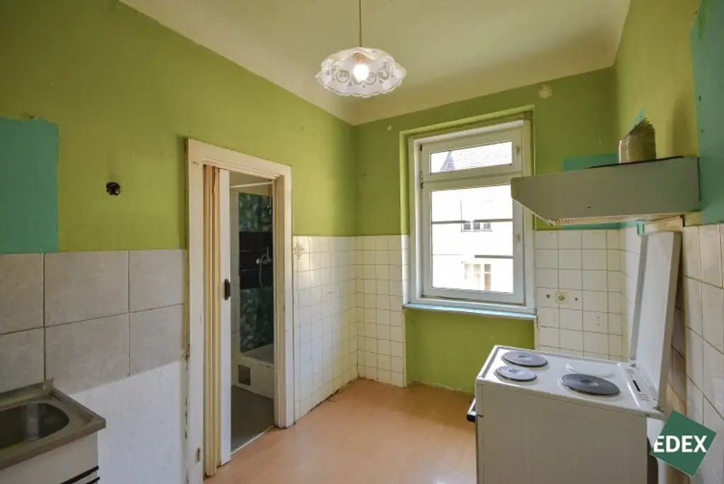 Charmante 2-Zimmer-Altbauwohnung mit separater Küche – renovierungsbedürftig, aber mit viel Potenzial!