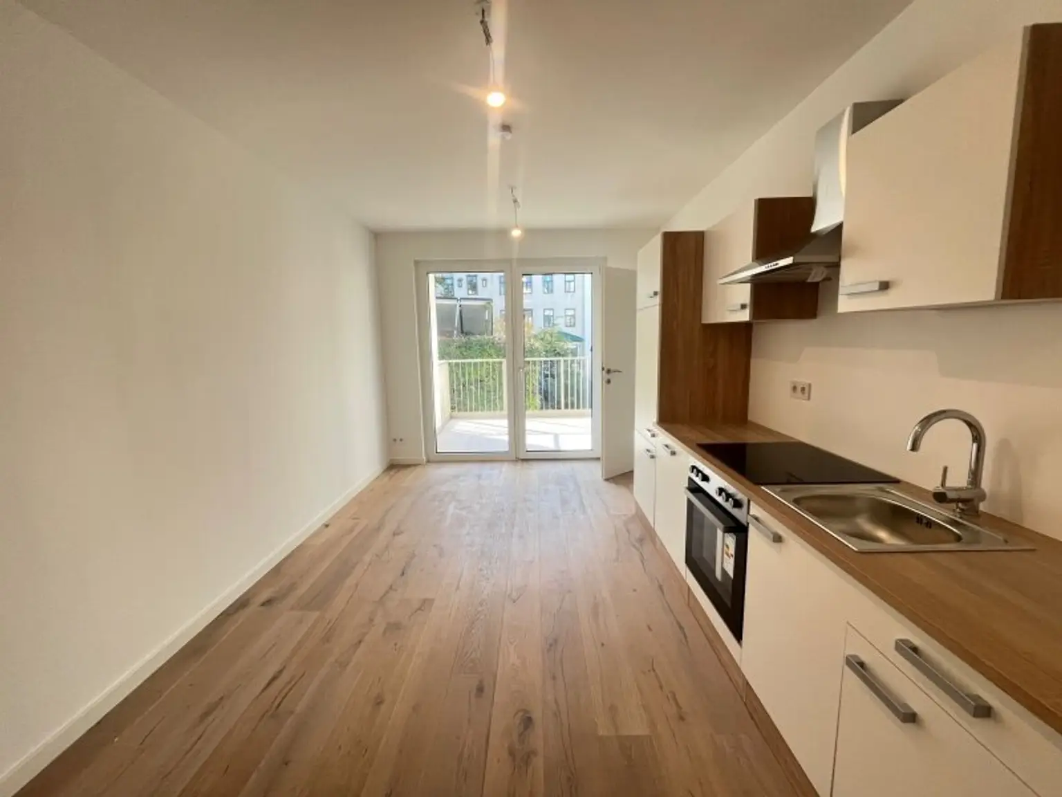 ERSTBEZUG! GEMÜTLICHE  2-ZIMMER-WOHNUNG MIT SÜD-WEST- BALKON