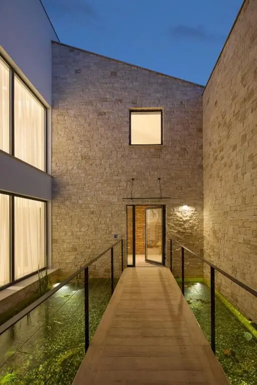 Zeitgenössische Luxusvilla in Ližnjan – Mediterrane Eleganz an der Küste Istriens