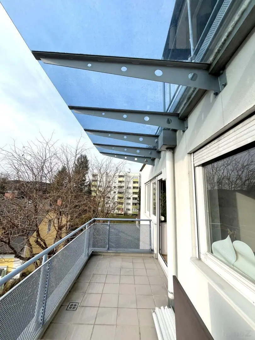 Überdachter Balkon
