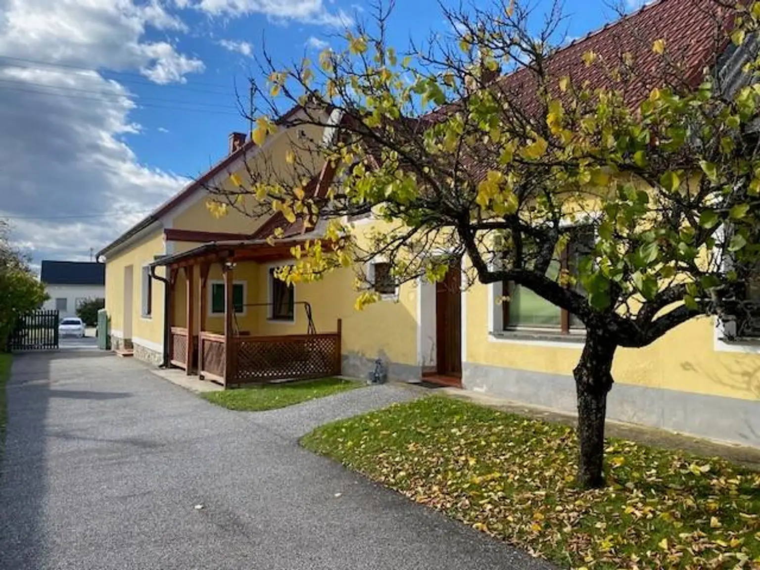 Gepflegtes Haus mit Nebengebäude, Stadl, Garten & Ackerfläche im Südburgenland!