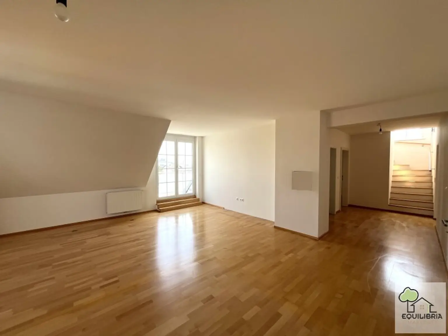 Traumhafte DG-Wohnung im Zentrum von Klosterneuburg -  57m2 große  Dachterrasse - Gekühlt  - Garage - Gartennutzung!