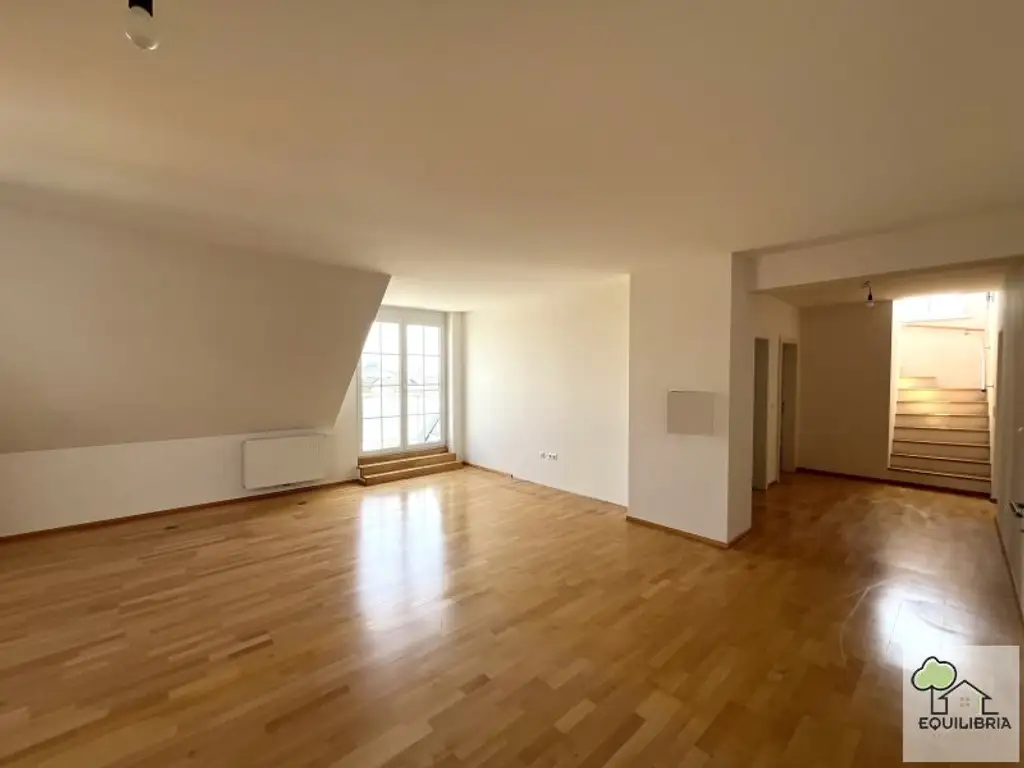 Traumhafte DG-Wohnung im Zentrum von Klosterneuburg -  57m2 große  Dachterrasse - Gekühlt  - Garage - Gartennutzung!